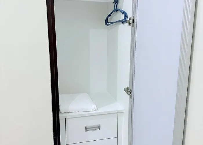 Apartment Comfy Aurora Escalades Walk To Malls & Mrt Manila