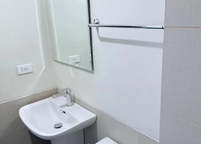 Comfy Aurora Escalades Walk To Malls & Mrt Apartment Manila